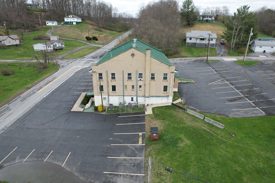 3779 Lochgelly Rd, Lochgelly, WV 25866 Fayette Clinic