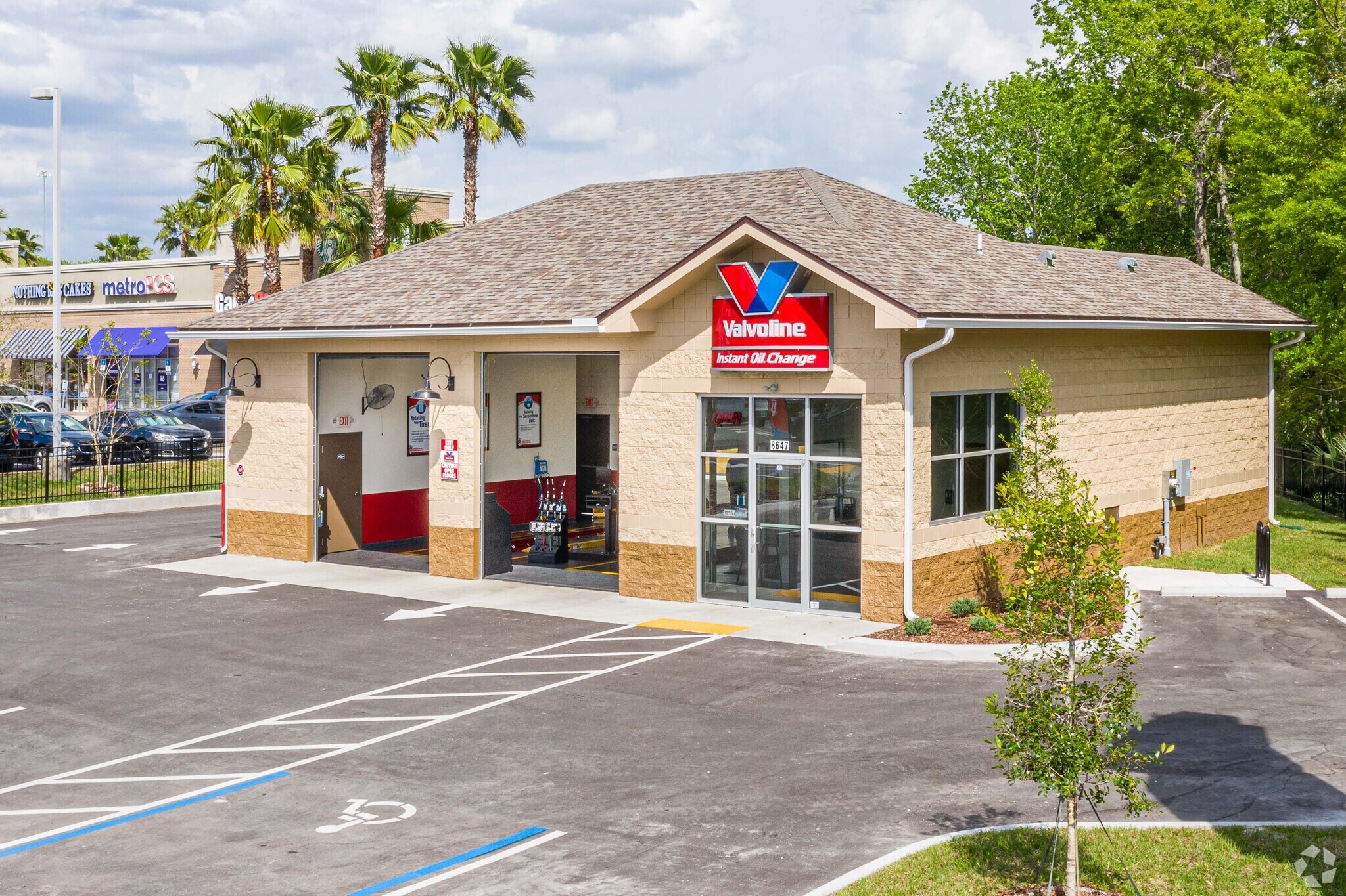 8647 Blanding Blvd, Jacksonville, FL 32244