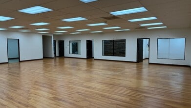 20640 Bahama St, Chatsworth, CA for lease Interior Photo- Image 2 of 7