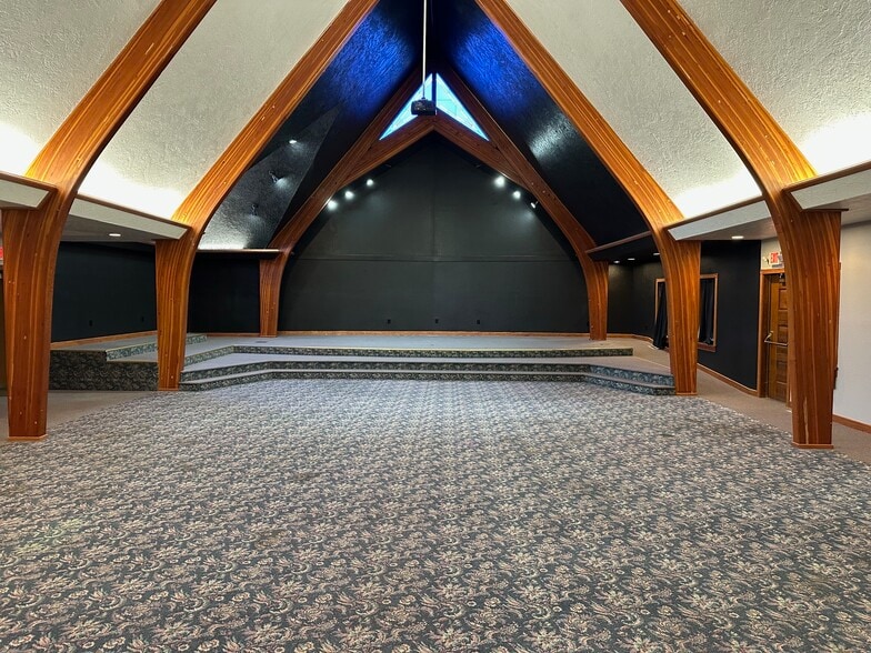 1099 Queen Ave SW, Albany, OR for sale - Building Photo - Image 2 of 13