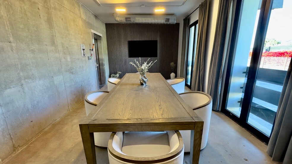 5628 E Thomas Rd, Phoenix, AZ for lease - Interior Photo - Image 3 of 12