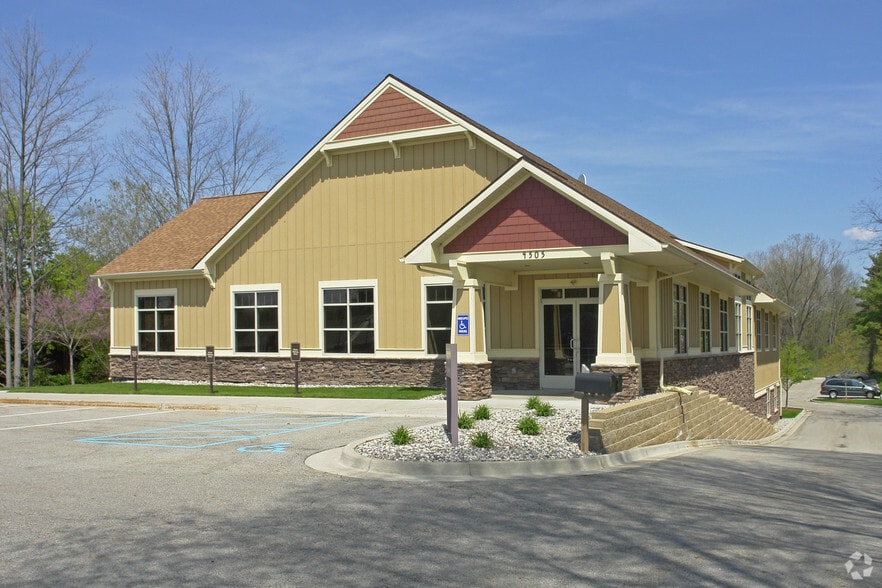 4505 Cascade Rd SE, Grand Rapids, MI for sale - Primary Photo - Image 1 of 1
