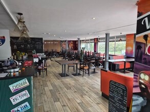 London Rd, Hurst Green for lease Interior Photo- Image 1 of 9