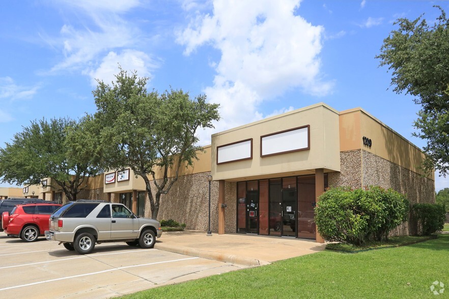 1209 Avenue N, Plano, TX for lease - Building Photo - Image 2 of 7