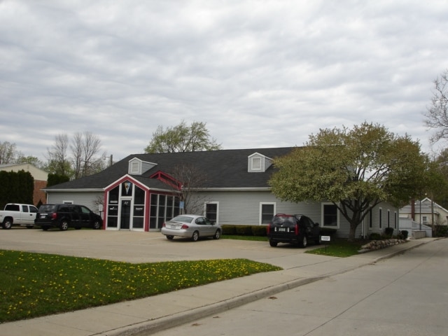 627 E 11 Mile Rd, Royal Oak, MI for sale - Building Photo - Image 1 of 1