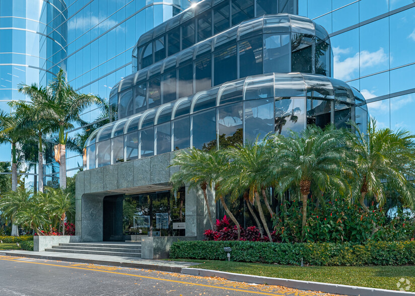 1000 Corporate Dr, Fort Lauderdale, FL for lease - Building Photo - Image 2 of 6