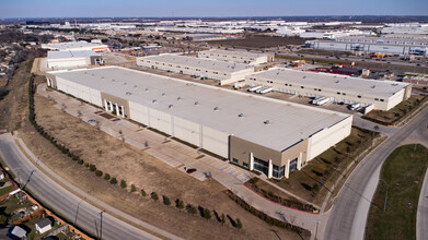 8300 South Freeway, Fort Worth, TX for lease Building Photo- Image 2 of 4