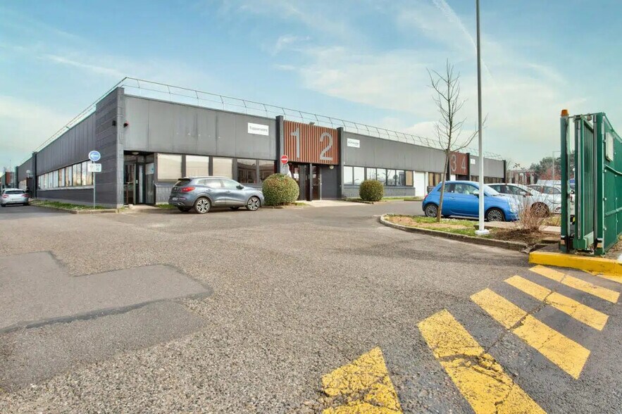 Industrial in Villebon-sur-Yvette for lease - Building Photo - Image 1 of 14