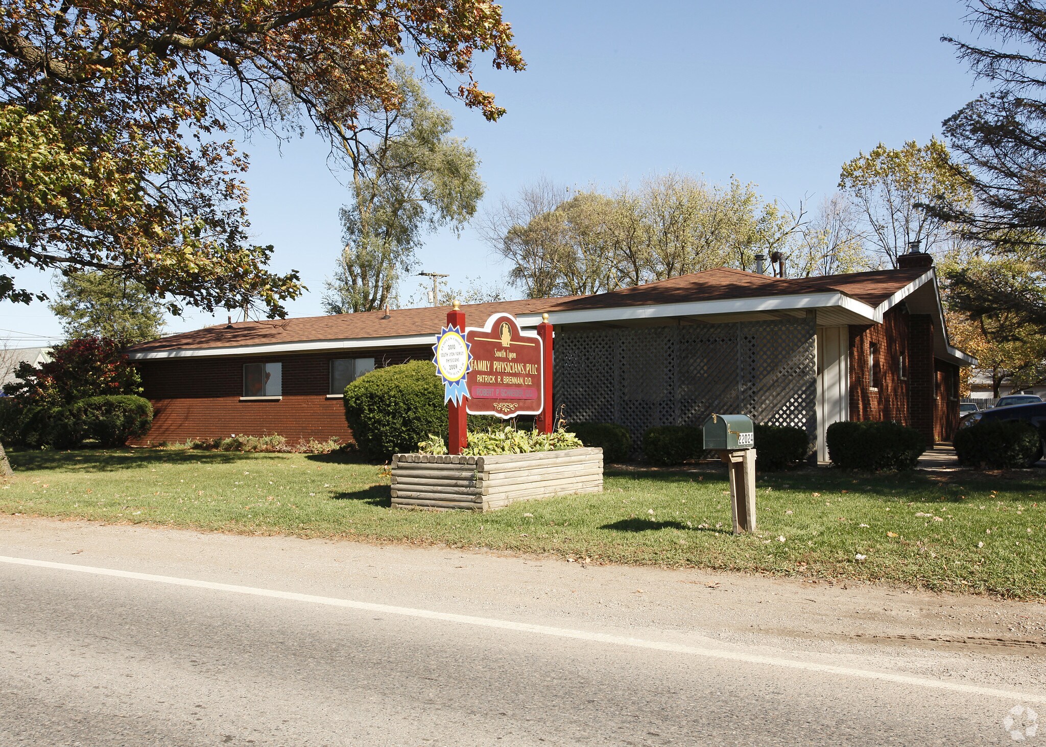 22024 Pontiac Trl, South Lyon, MI for lease Primary Photo- Image 1 of 7