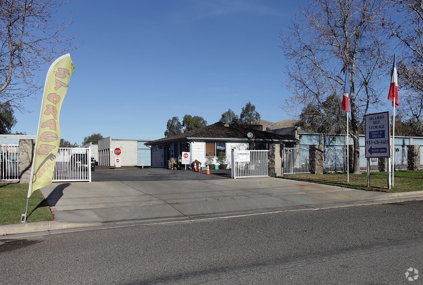 29135 Riverside Dr, Lake Elsinore, CA for sale - Primary Photo - Image 1 of 3