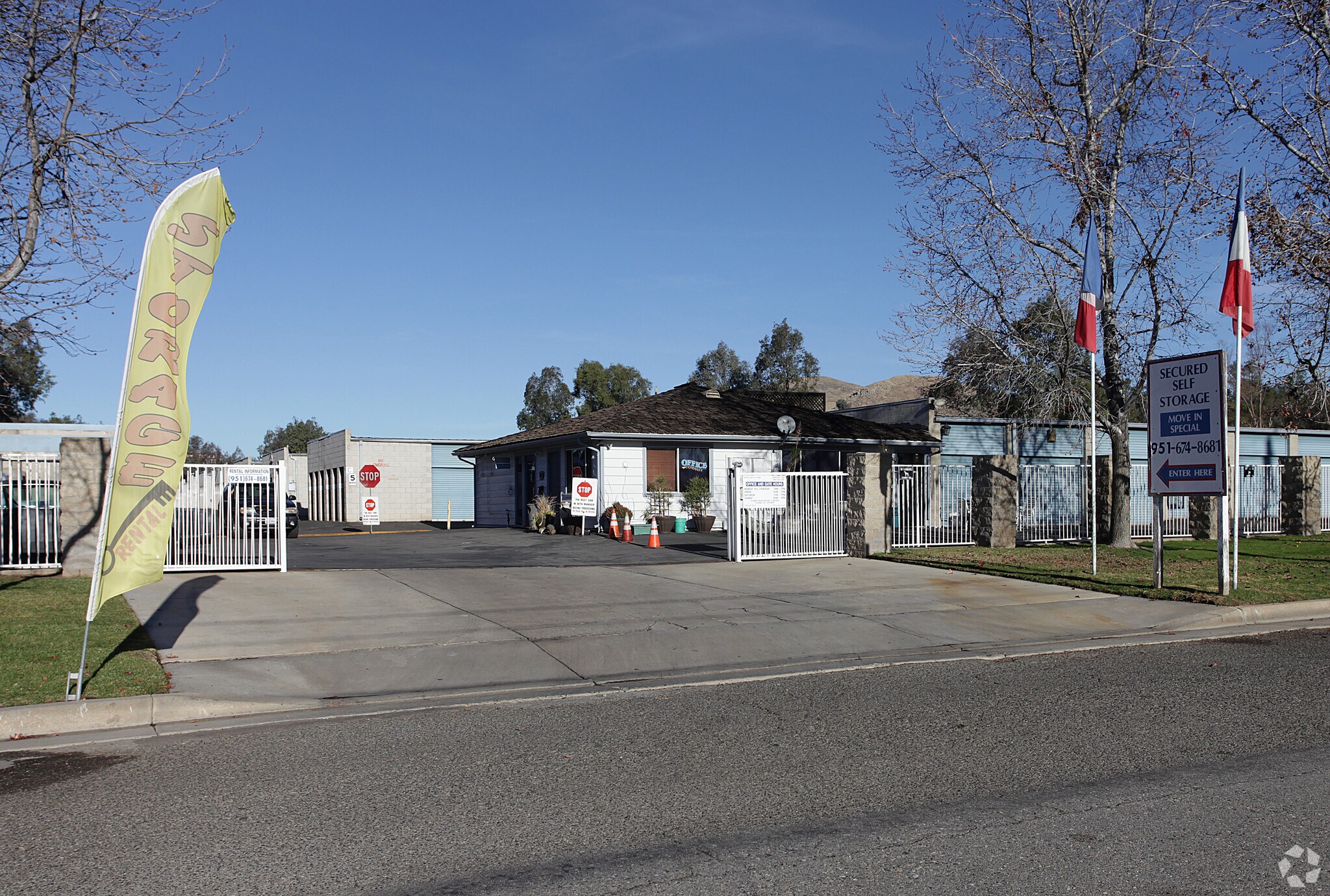 29135 Riverside Dr, Lake Elsinore, CA for sale Primary Photo- Image 1 of 4
