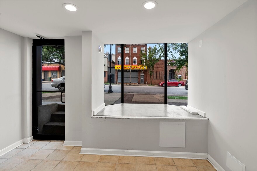 4710 Liberty Heights Ave, Baltimore, MD for sale - Interior Photo - Image 2 of 40