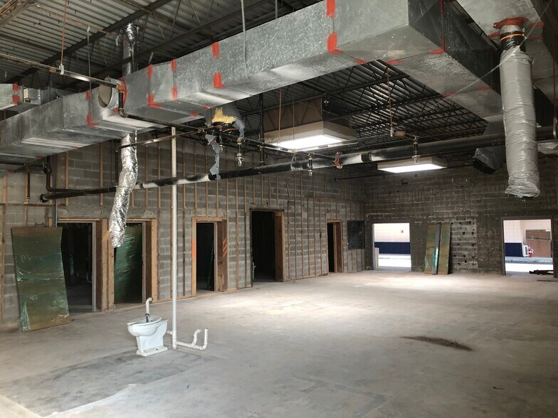 637 Minot Ave, Auburn, ME 04210 Office for Sale