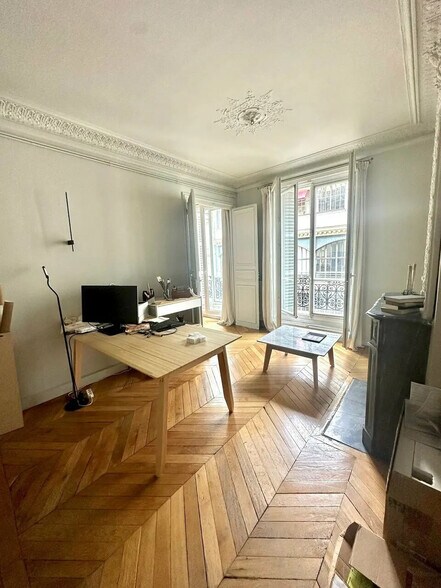Office in Paris for lease - Interior Photo - Image 3 of 5