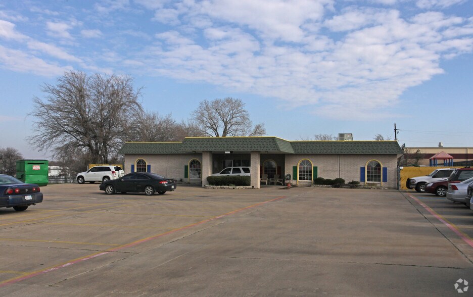 1305 W Arbrook Blvd, Arlington, TX for sale - Primary Photo - Image 1 of 1