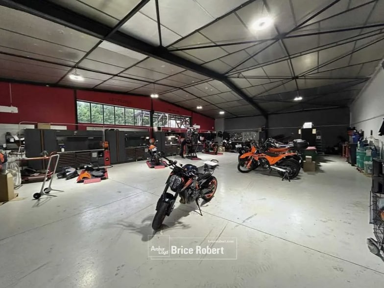 Industrial in Civrieux-d'Azergues for sale - Interior Photo - Image 1 of 3