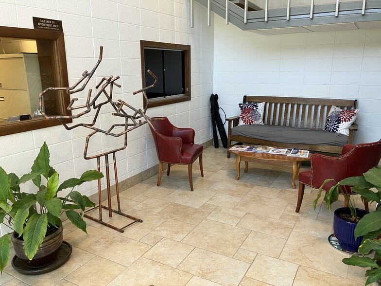 Mid Town Metro Plex portfolio of 3 properties for sale on LoopNet.com - Building Photo - Image 3 of 16