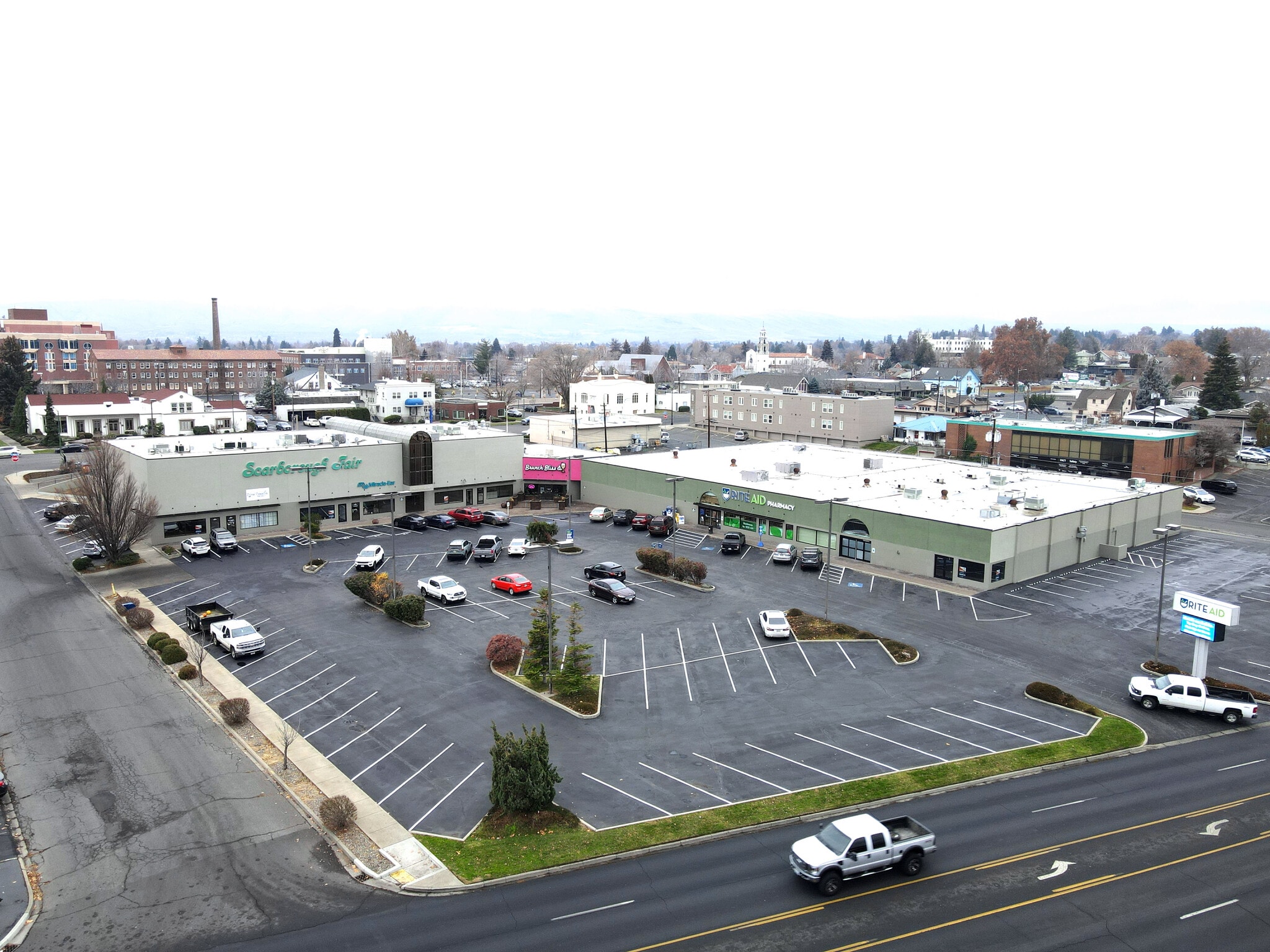 910 W Summitview Ave, Yakima, WA for lease Building Photo- Image 1 of 17