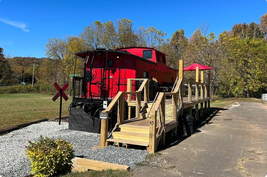 45 Caboose Creek Ln, Andrews, NC for sale - Building Photo - Image 2 of 23