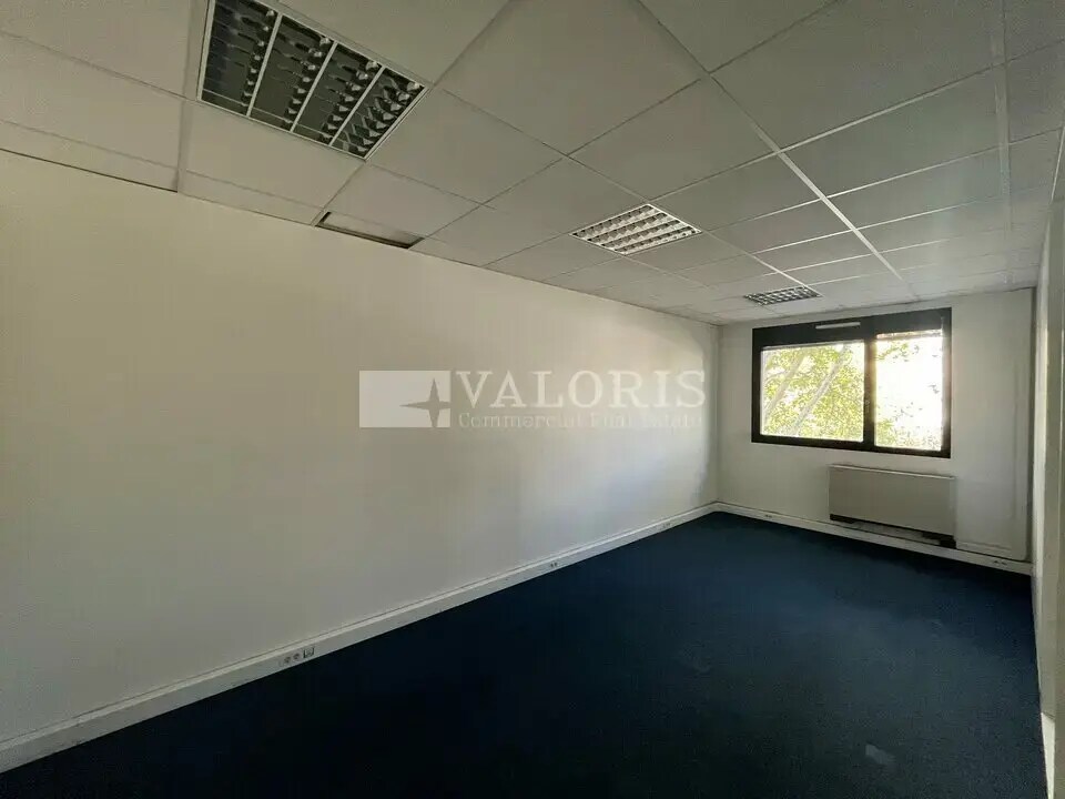Office in Lyon for lease Interior Photo- Image 1 of 6