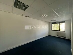 Office in Lyon for lease Interior Photo- Image 1 of 6