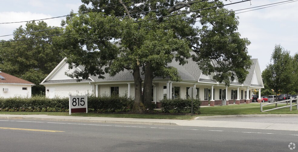 815 Hallock Ave, Port Jefferson Station, NY for sale - Primary Photo - Image 1 of 1