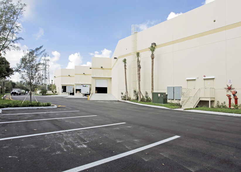 4701 NW 103rd Ave, Sunrise, FL for lease - Building Photo - Image 3 of 6