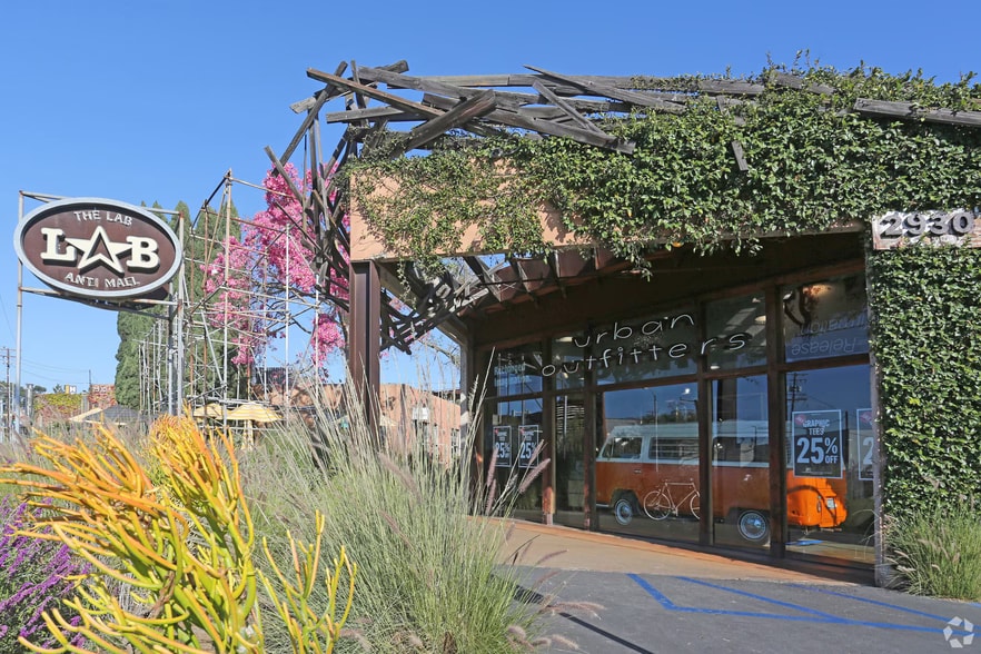 696 Randolph Ave, Costa Mesa, CA for lease - Building Photo - Image 2 of 4