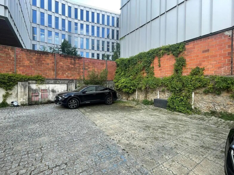 Flex in Gentilly for sale - Building Photo - Image 2 of 5