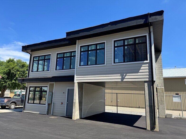 704 Cliff St, Enderby, BC for lease - Building Photo - Image 2 of 10