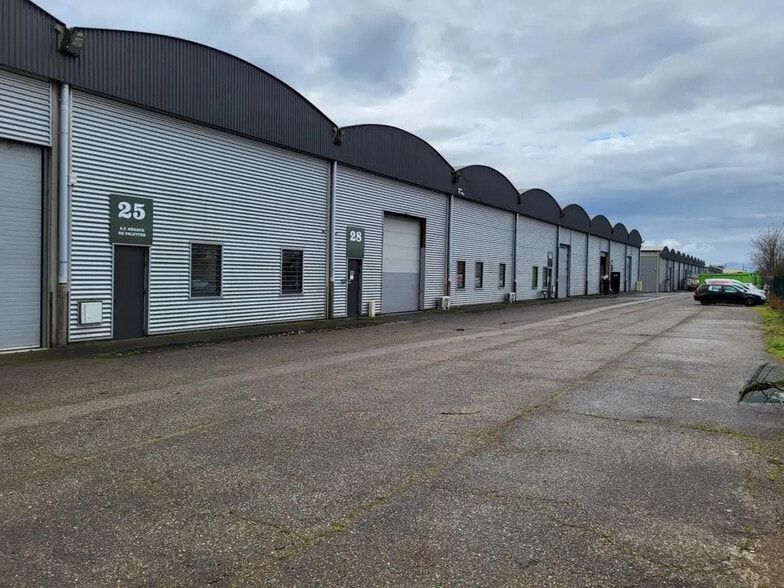 Flex in Saint-Priest for lease - Building Photo - Image 2 of 7