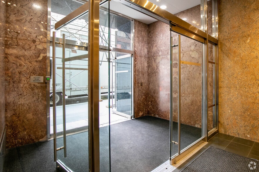 246 W 38th St, New York, NY for lease - Interior Photo - Image 3 of 8