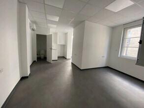 Office in Marseille for sale Interior Photo- Image 2 of 9