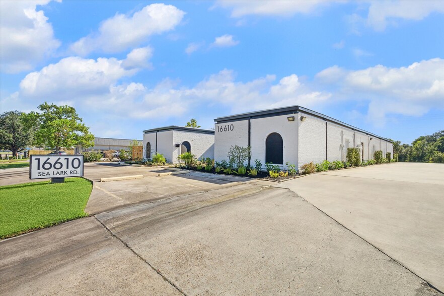 16610 Sea Lark Rd, Houston, TX for sale - Building Photo - Image 3 of 17