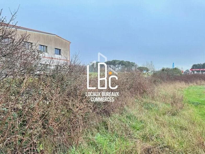 Chemin De La Culée, Villeneuve-en-Retz for sale - Building Photo - Image 3 of 5