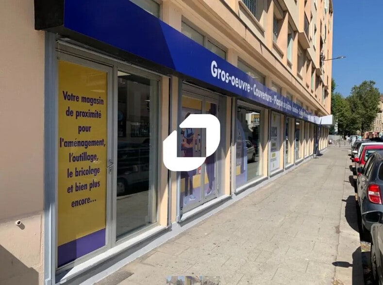 Retail in Grenoble for lease - Building Photo - Image 2 of 3