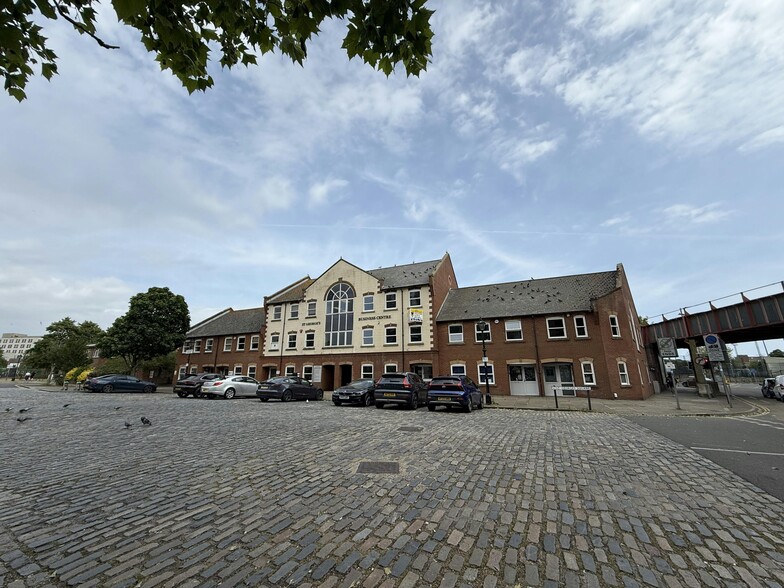 St Georges Sq, Portsmouth for lease - Building Photo - Image 3 of 30