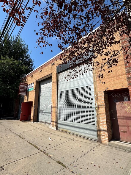 3906 Crescent St, Long Island City, NY for sale - Building Photo - Image 3 of 8