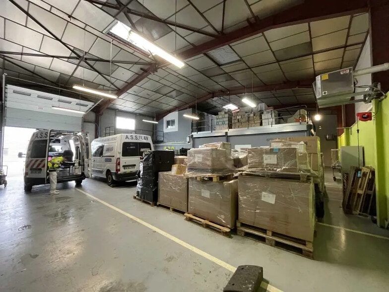 Office in Arnas for lease - Interior Photo - Image 3 of 6