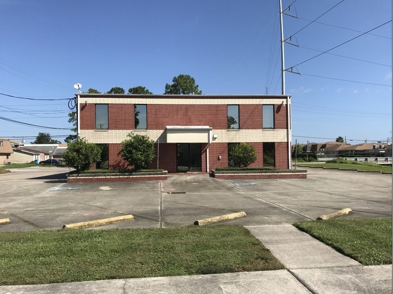 9200 Patricia St, Chalmette, LA 70043