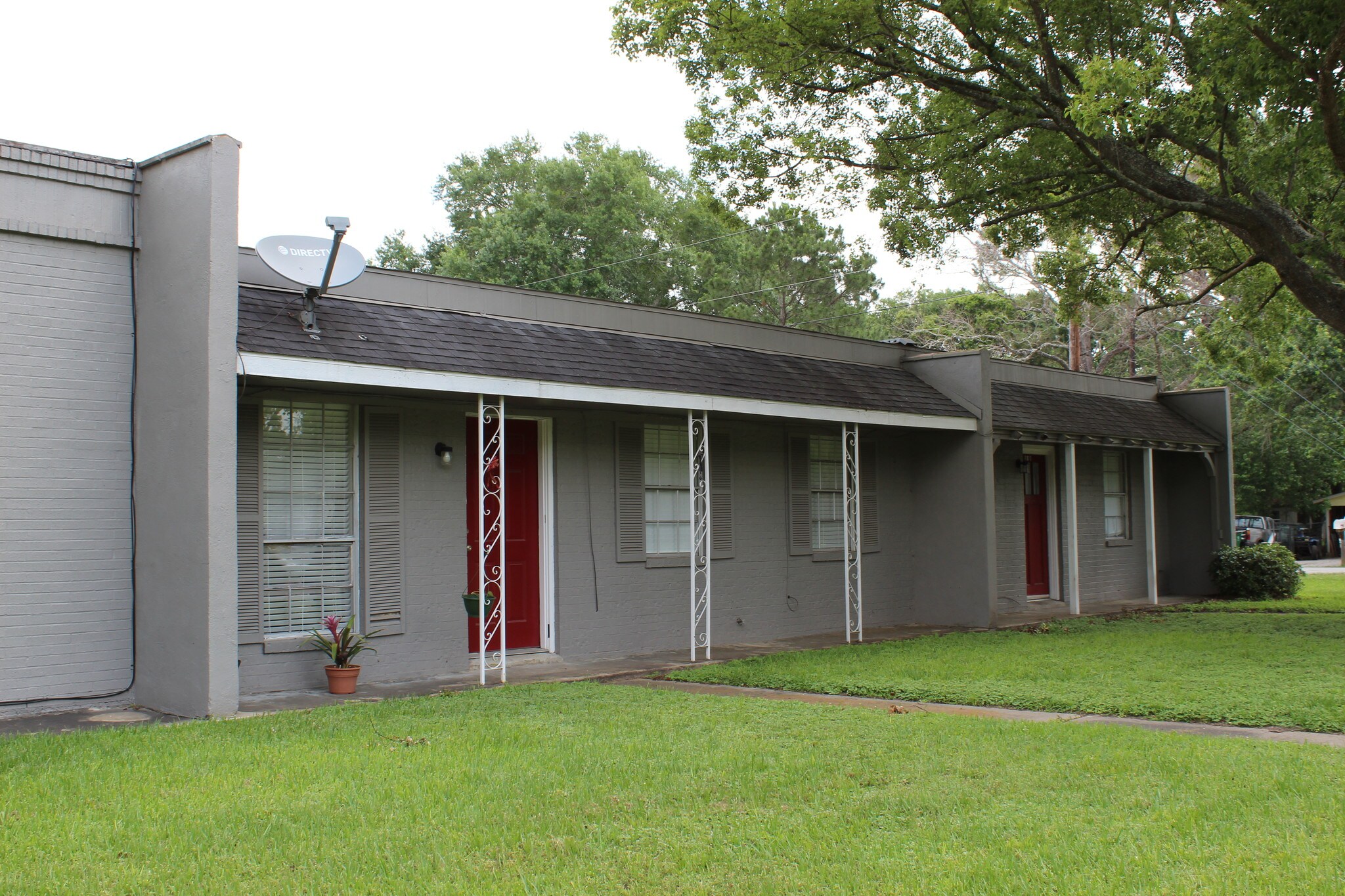 208 E Kiber St, Angleton, TX for sale Primary Photo- Image 1 of 1