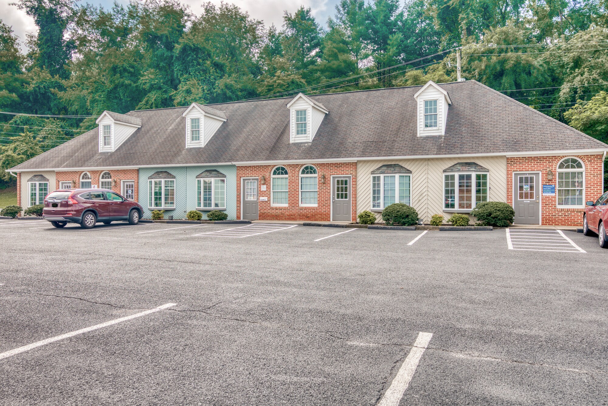 966 W Main St, Abingdon, VA 24210