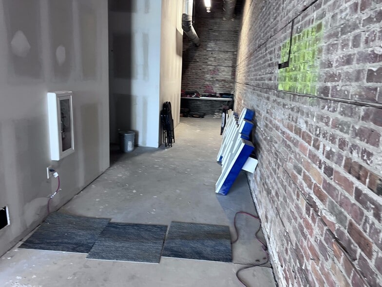 2144 W Main St, Tampa, FL for lease - Interior Photo - Image 3 of 4