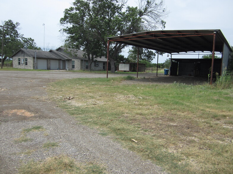 13042 Interstate 10 E, Marion, TX for lease - Building Photo - Image 2 of 4