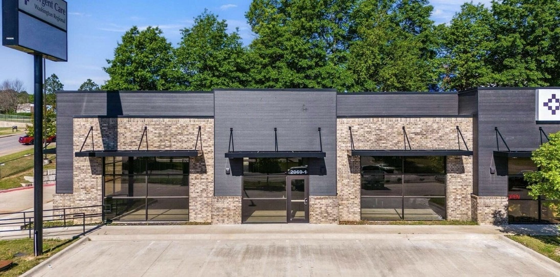 2069 N Crossover Rd, Fayetteville, AR for lease Building Photo- Image 1 of 2