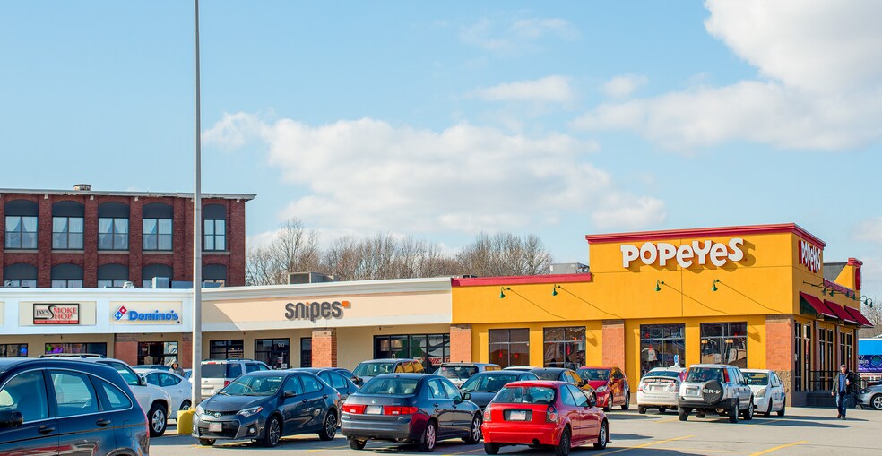 933 Pleasant St, Fall River, MA for lease - Building Photo - Image 3 of 7
