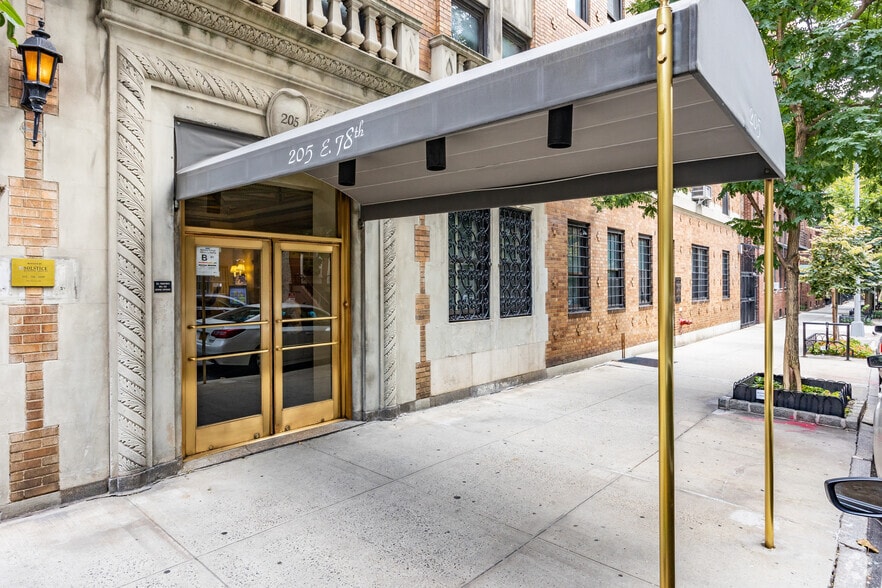 205 E 78th St, New York, NY for sale - Building Photo - Image 2 of 4