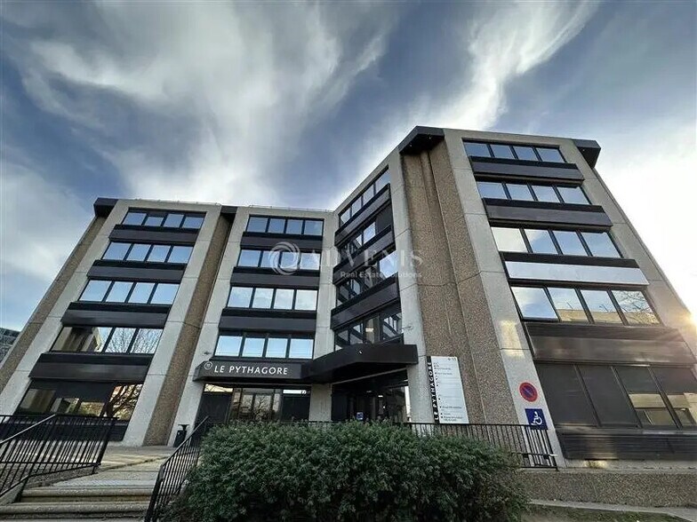 Office in Créteil for lease - Building Photo - Image 1 of 6