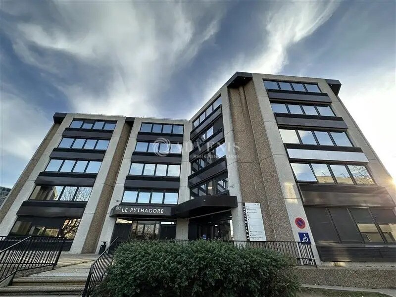 Office in Créteil for lease Building Photo- Image 1 of 7