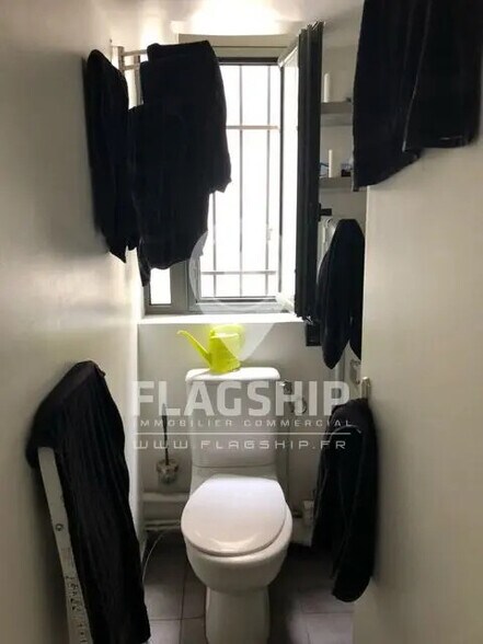 Retail in Paris for lease - Interior Photo - Image 1 of 3